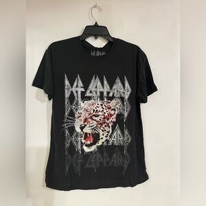 Def Leppard black Tee short sleeve size M NWT